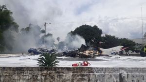 Al menos siete muertos en accidente de una avioneta militar en Paraguay