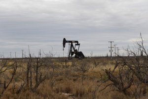 El petróleo de Texas abre con una bajada del 0,6 %, hasta 76,2 dólares el barril
