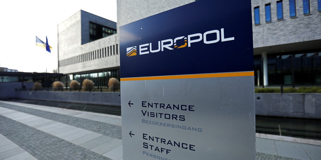 Más de 100 personas fueron detenidas por robo de 12 millones de euros a bancos de EEUU