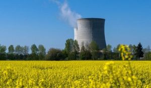 Francia abre la vía a prolongar por 10 años el permiso de sus reactores nucleares más viejos