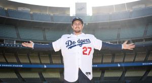 Dodgers presentaron a su nueva estrella de la rotación, Trevor Bauer (Video)