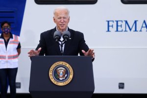 Joe Biden visitó Texas tras el impacto de la tormenta invernal