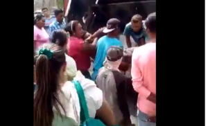 Solo en Venezuela: Ahora los camiones de basura son transformados en ambulancias para trasladar heridos (Video)