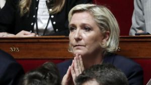 Líder político francés, a juicio por tuitear fotos violentas del Estado Islámico