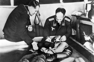 Los experimentos con humanos del médico nazi más sádico y el engaño de la “familia perfecta aria”