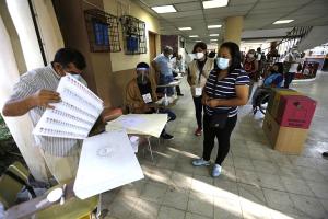Centros de votación cierran en El Salvador y comienza recuento de papeletas