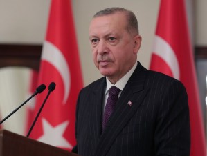 Presidente turco ataca duramente al movimiento LGTB, acusándolo de “vandalismo”