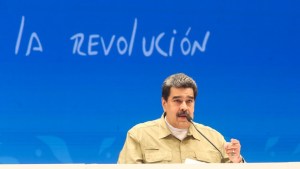 Maduro estudia aumentar el costo de los servicios públicos (Videos)