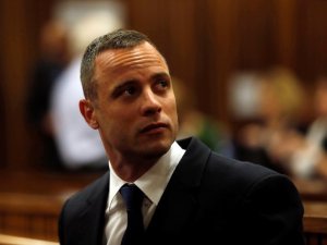 Pistorius, arrepentido por el asesinato de su novia, pidió libertad condicional
