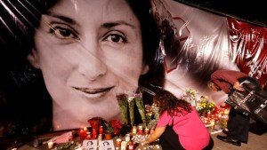 Un acusado del asesinato de una periodista en Malta se declara culpable