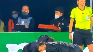 VIRAL: Captaron a repartidor entregando pizza en el estadio durante un partido de Europa League (Video)