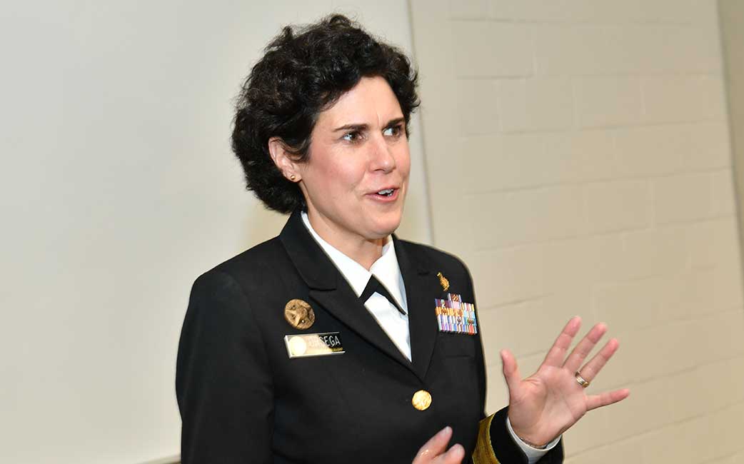 Personal sanitario aplaude designación de la enfermera Susan Orsega como Directora de Salud Pública de EEUU