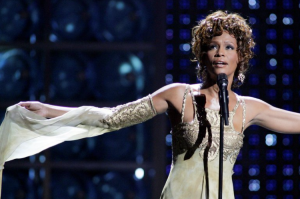 Trágico final de Whitney Houston: Por qué acabó adicta, quebrada y desnuda en la bañera de un hotel