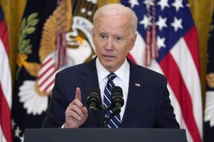 Joe Biden dice tener teorías sobre el posible origen de la pandemia