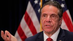 Cuomo renunció a la gobernación de Nueva York tras acusaciones de acoso sexual