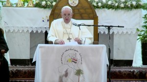 El Papa visita la catedral de Bagdad, blanco del peor atentado contra cristianos en 2010