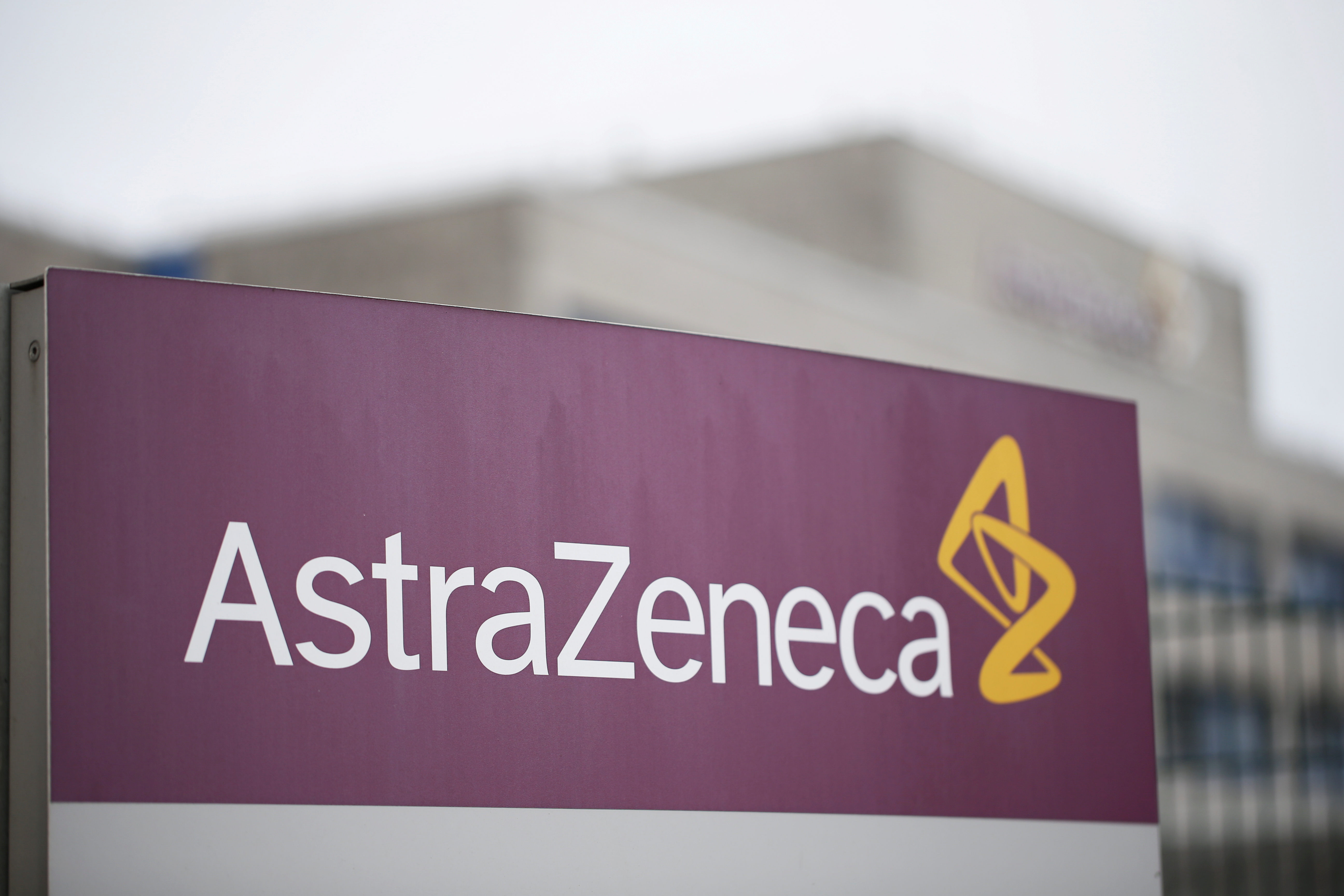 Francia anunció que retomará la vacunación con AstraZeneca