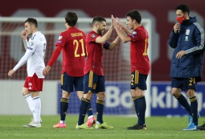 España logra agónico triunfo ante Georgia en eliminatoria europea