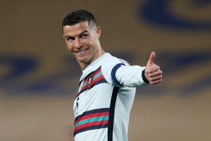 El árbitro que anuló el gol fantasma de Cristiano Ronaldo rompió el silencio y se disculpó tras el partido