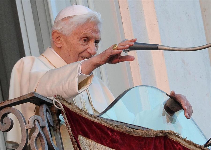 Benedicto XVI cumple 95 años, débil fisicamente pero con lucidez