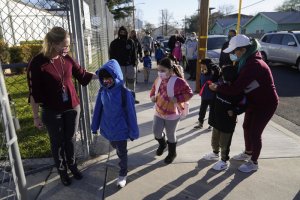 El segundo distrito escolar más grande de EEUU reabrirá sus aulas