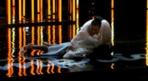 Concursante de “American Idol” se desmayó en el escenario y debió ser hospitalizada de urgencia