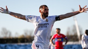 Karim Benzema mantiene vivas las aspiraciones del Real Madrid en La Liga