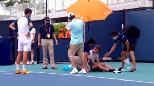 El alarmante momento que un tenista se desplomó en pleno partido del Miami Open (Video)