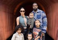 Así fue el reencuentro de Kim Kardashian y Kanye West en la fiesta de su hija Chicago