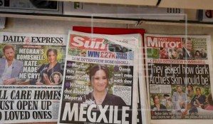 La prensa británica busca al miembro racista de la familia real