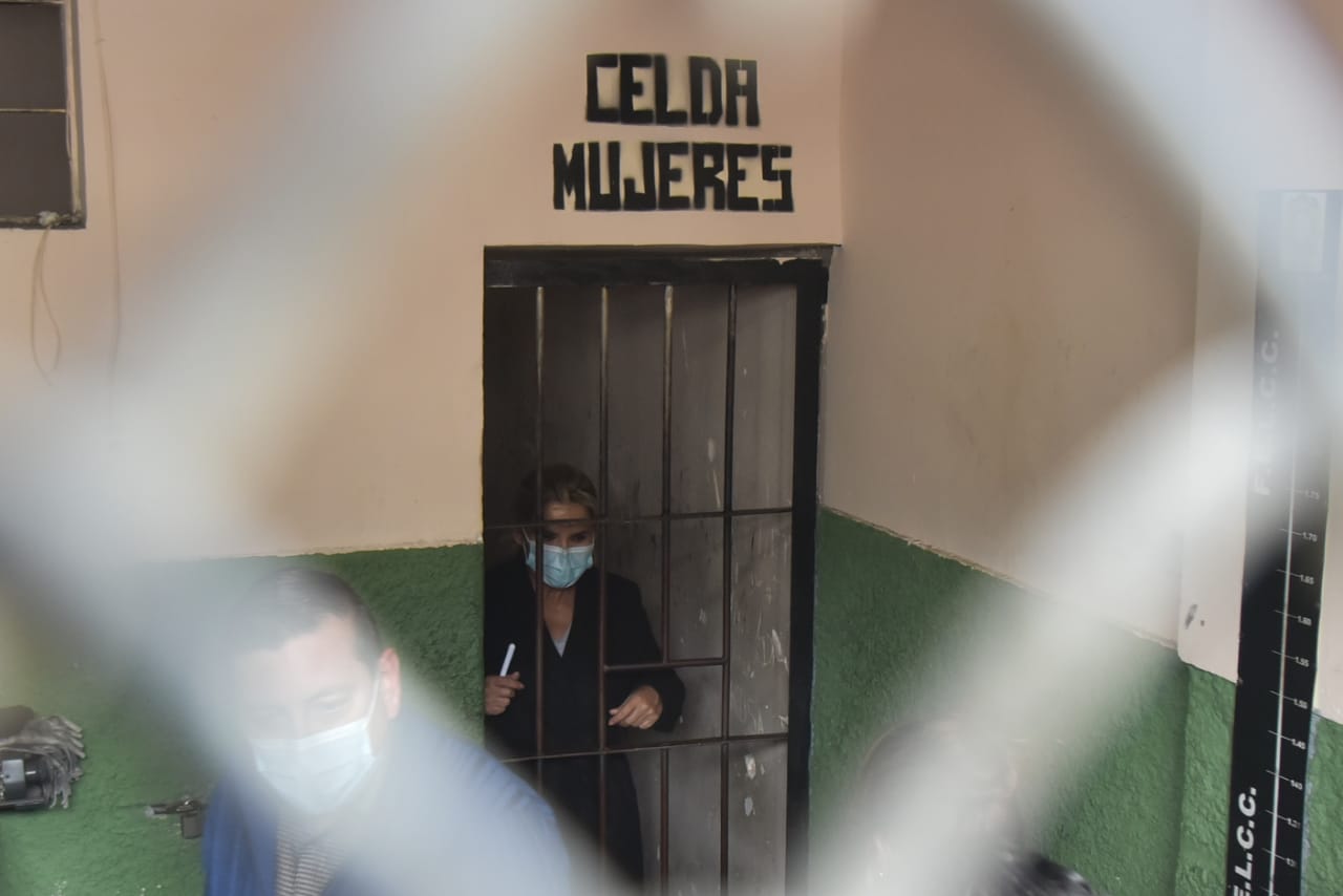 Revelan la primera imagen de la ex presidenta Jeanine Áñez en su celda