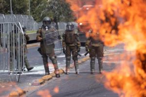 “Mochilazo” en Chile concluyó con gases y agua (Fotos)