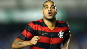 La lamentable imagen de Adriano en una favela de Río de Janeiro (Video)