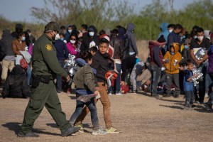 Más de un centenar de menores inmigrantes han cruzado la frontera en Arizona, EEUU (Video)