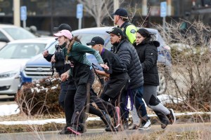 Adolescentes se escondieron en el armario durante una hora en medio del tiroteo en Colorado