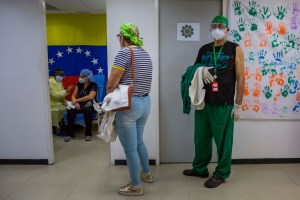 Médicos Unidos de Venezuela recomienda una tercera dosis para el personal de salud