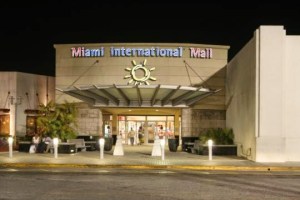 Evacuaron centro comercial en Miami por posible amenaza de bomba (Video)