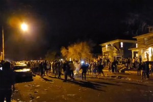 Policías resultaron heridos tras disolver una fiesta de 800 personas en Colorado