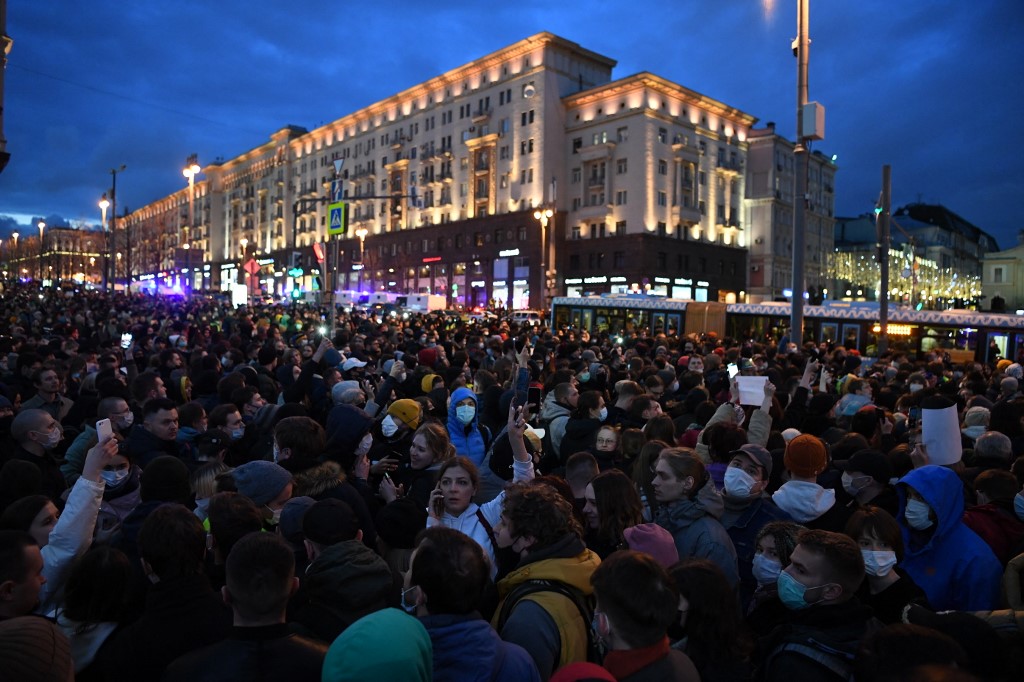 Miles de rusos desafían a Putin en protesta a favor de un convaleciente Navalny