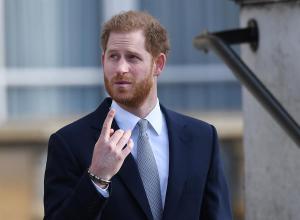El príncipe Harry llegó al Reino Unido para el funeral de su abuelo, el duque de Edimburgo