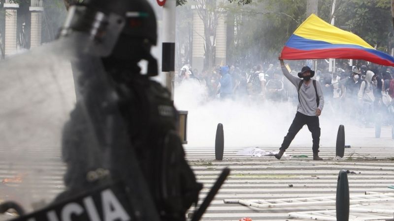 Imputarán a policías por tres homicidios en las protestas de Colombia