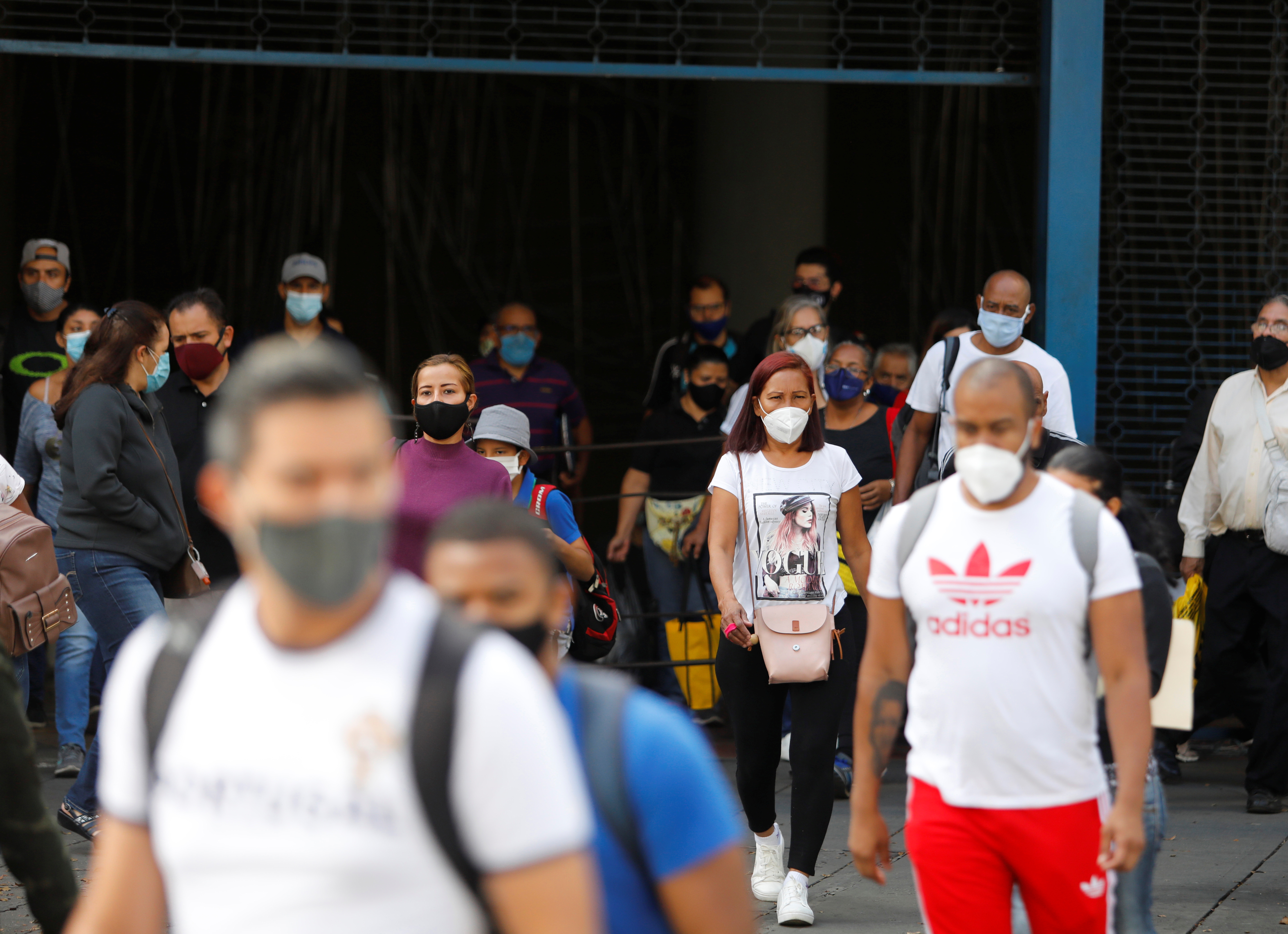 Casi 1.300 contagios nuevos reportó el régimen chavista en Venezuela