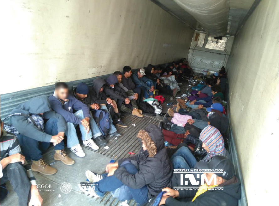 Autoridades mexicanas localizan a 260 personas que buscaban cruzar a EEUU en zona masacre migrantes