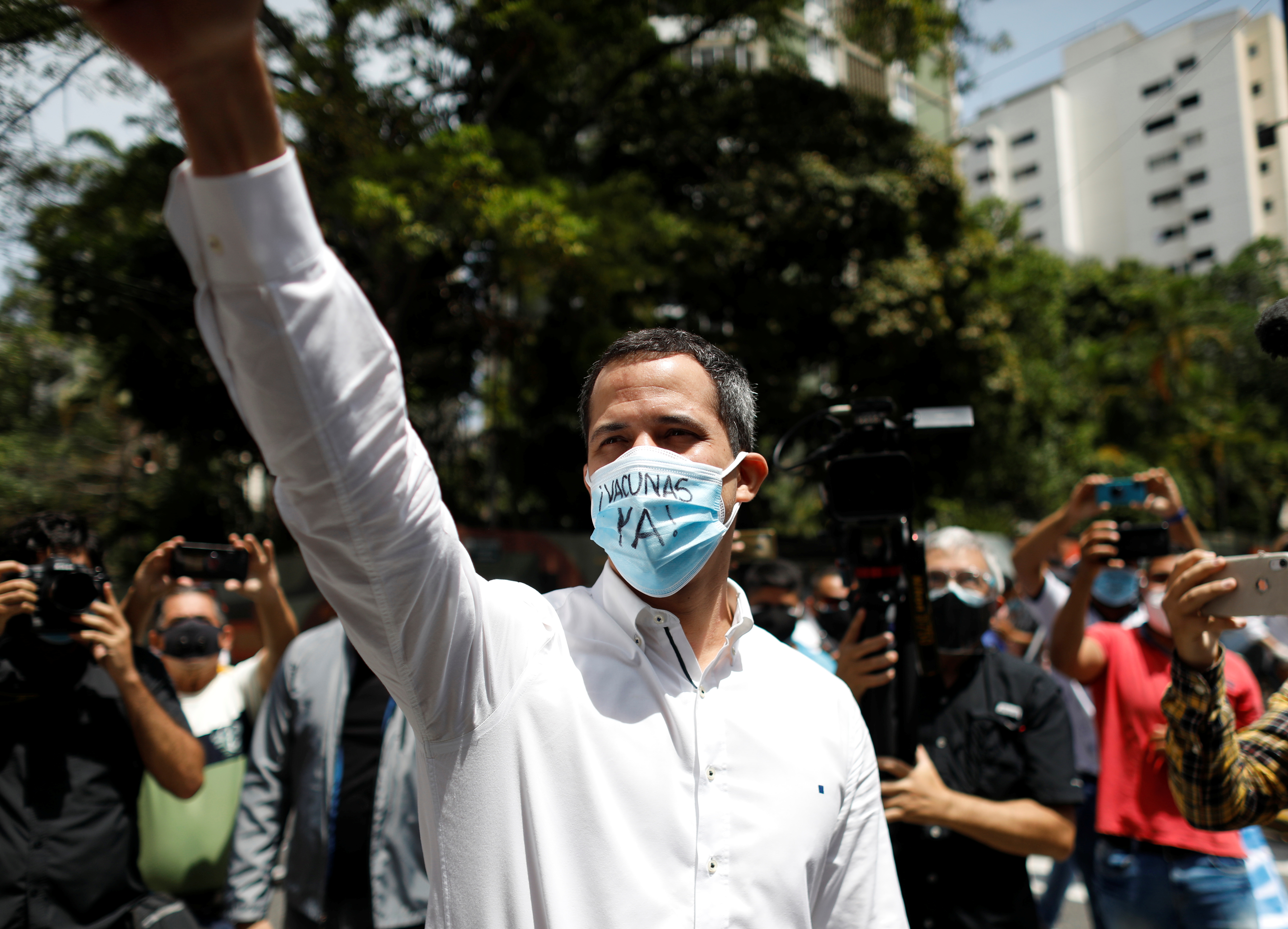 Guaidó respaldó la exigencia de vacunas por parte del gremio de la salud en Venezuela #28May (FOTOS)