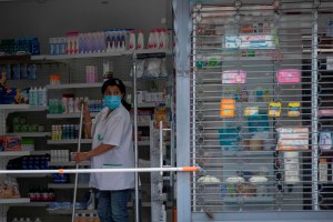 Alertan sobre riesgos para la salud de los venezolanos por la venta no controlada de medicamentos importados