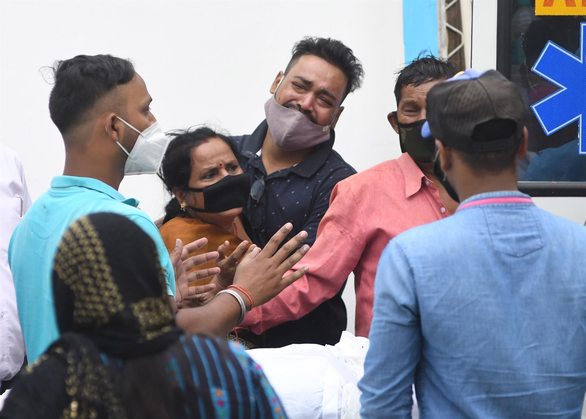 Al menos 22 pacientes con coronavirus murieron en India al cortarse el suministro de oxígeno