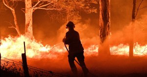 Evacuaron ciudad turística de Dakota del Norte debido a un incendio forestal