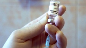 Moscú suspenderá los pagos de los empleados que se nieguen a vacunarse sin motivo