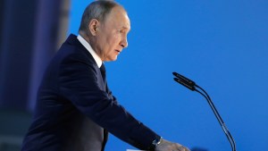 Vladimir Putin pide que se evite el “colapso” en Afganistán