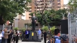 Develan estatua del Dr. José Gregorio Hernández en Iglesia La Candelaria (VIDEO)